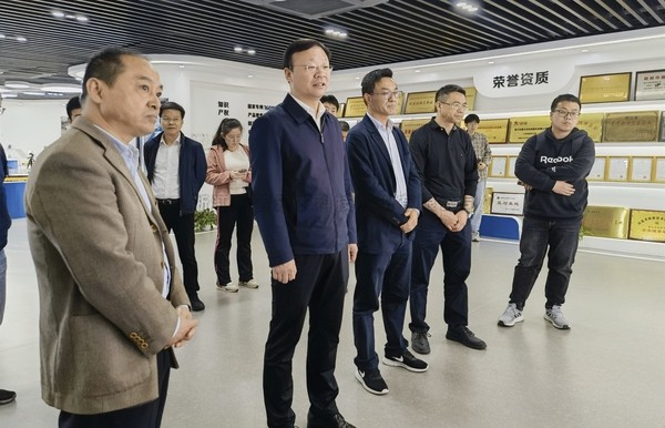 农业村落部信息中心副主任张国庆带队赴lewin乐玩官网参观调研
