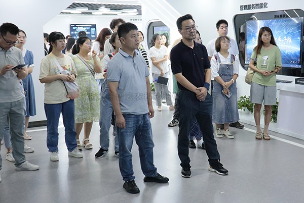 中国农科院茶叶钻研所所长助理、科技处处长姚明哲一行赴lewin乐玩官网参观调研