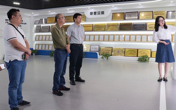 贵州省农业村落厅市场与信息化处处长方雷明莅临lewin乐玩官网调查互换