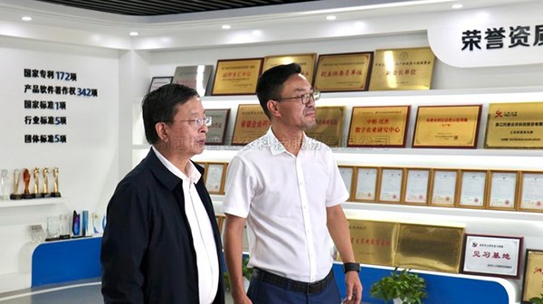 江西省农业村落厅副厅长刘光华一行莅临lewin乐玩官网调研