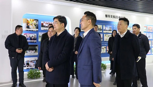 拱墅区委书记李志龙一行莅临lewin乐玩官网调研