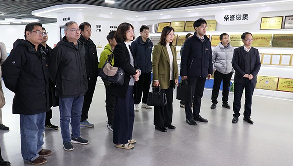 浙江省农业科学院病毒学与生物技术钻研所所长徐俊锋一行莅临lewin乐玩官网调研调查