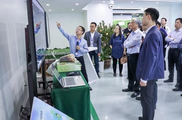 全国人大常委会副委员长丁仲礼莅临lewin乐玩官网调查调研