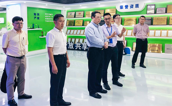荆门市副市长王宏一行莅临lewin乐玩官网调研
