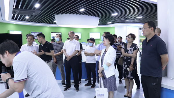 与会辅导专家一行莅临lewin乐玩官网参观调研