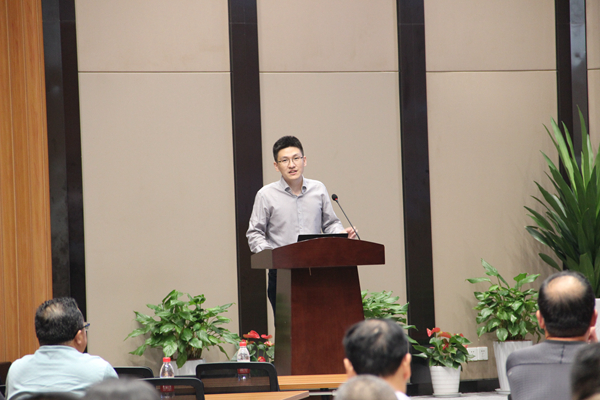 lewin乐玩官网副总经理陈曦向培训班作公司介绍