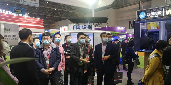 辽宁省绿色农业技术中心宋国柱主任、孟威副主任、张万民科长莅临lewin乐玩官网展位