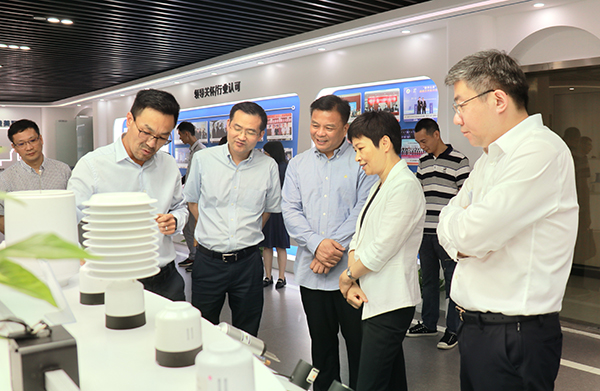 省科技厅党组书记何杏仁一行赴lewin乐玩官网调研农业科技工作