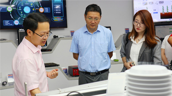 王建军一行参观lewin乐玩官网数字展厅??