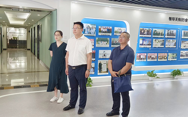 酒泉肃州区当局党组成员、副区长范志俊参观lewin乐玩官网展厅?