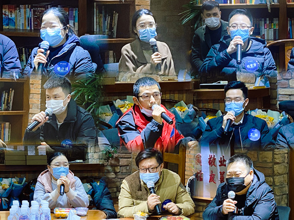 互换会热烈会商.jpg